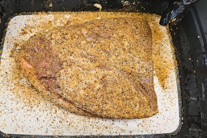 Rubbed meat in the tray